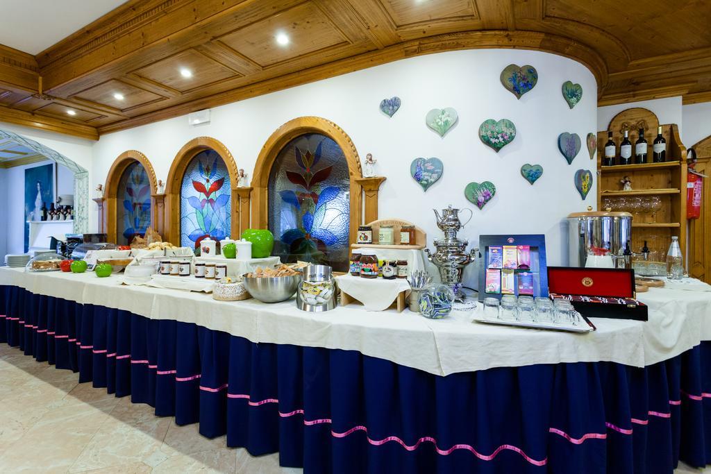 Hotel Vienna San Martino Di Castrozza Eksteriør bilde