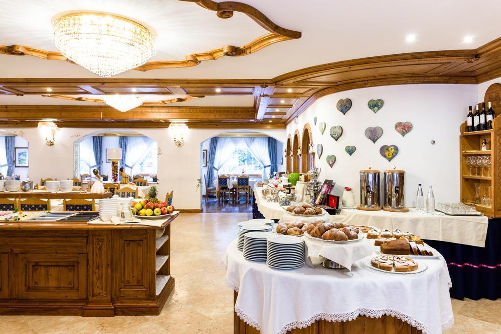 Hotel Vienna San Martino Di Castrozza Eksteriør bilde