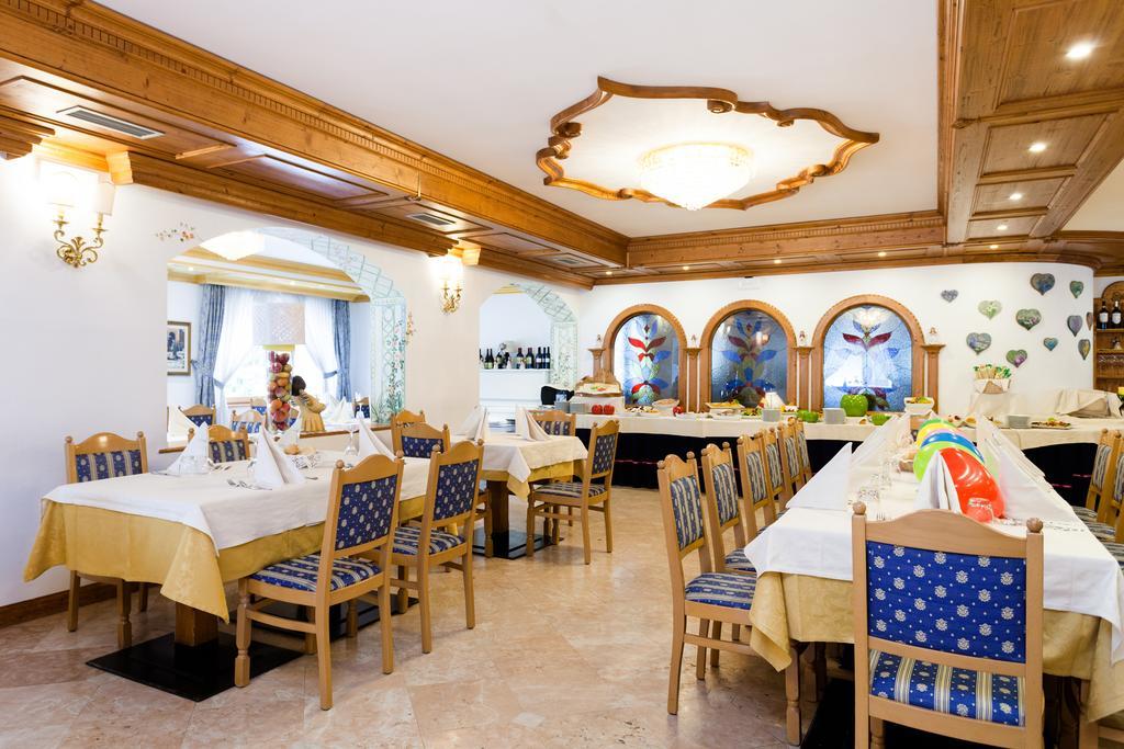 Hotel Vienna San Martino Di Castrozza Eksteriør bilde