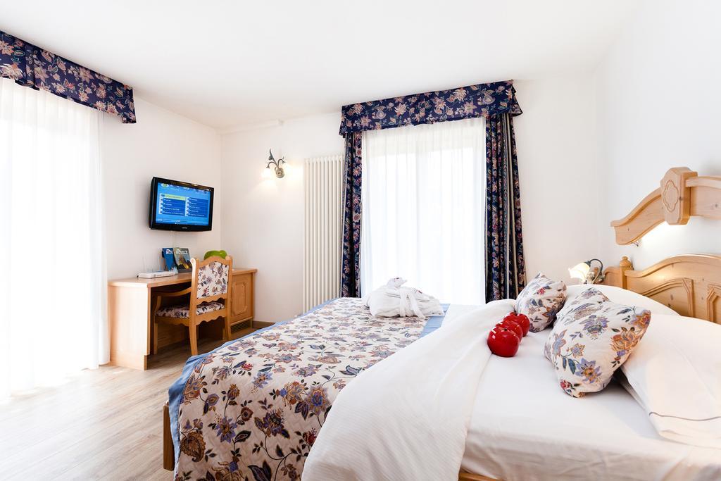 Hotel Vienna San Martino Di Castrozza Eksteriør bilde